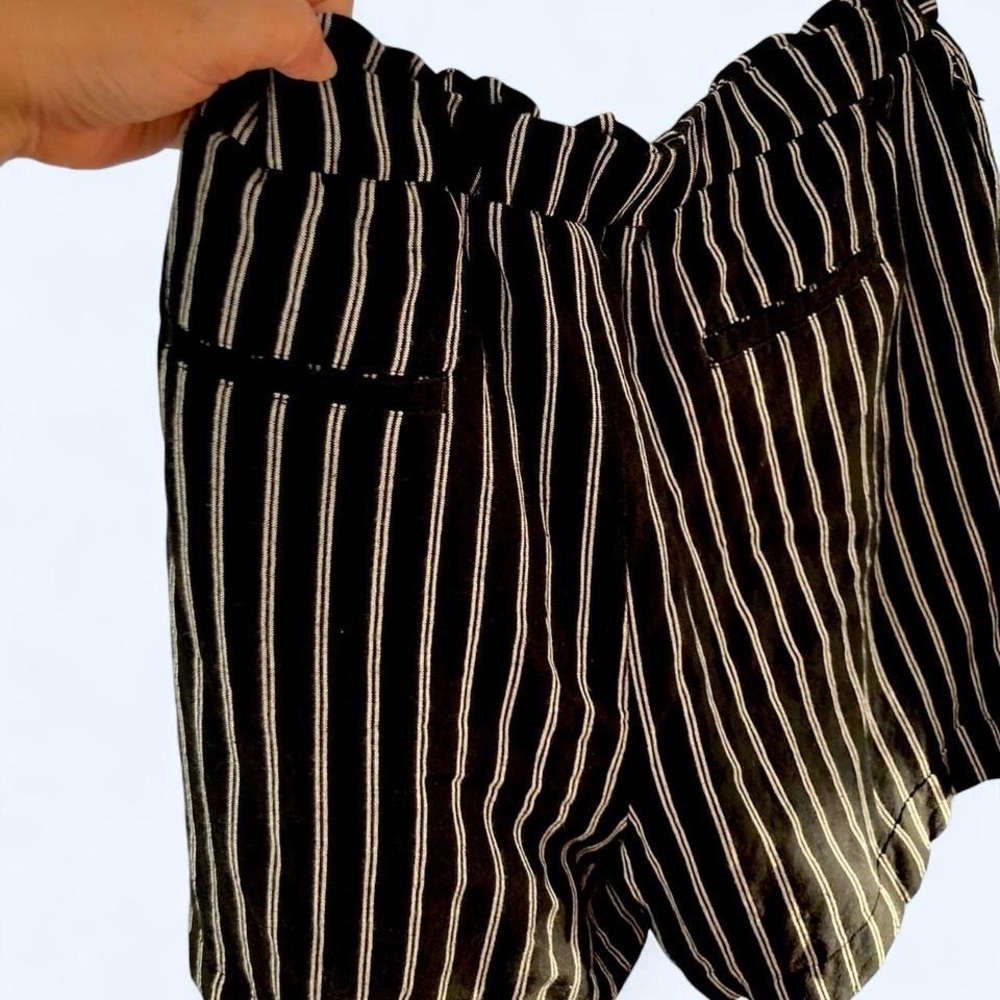 Striped Black and White Women's Shorts with Tie Waist A New Day XL - Picture 2 of 3